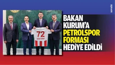Bakan Kurum&rsquo;a Petrolspor forması hediye edildi