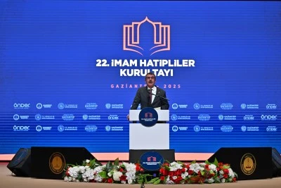 Bakan Tekin, Gaziantep'te 22. İmam Hatipliler Kurultayı'nda konuştu