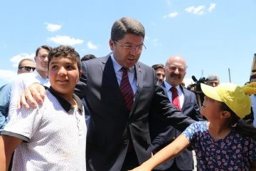 Bakan Tun&ccedil;, Adıyaman'da depremzedeleri ziyaret etti