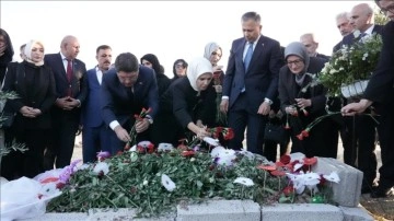 Bakanlar Narin G&uuml;ran'ın Kabrini Ziyaret Etti