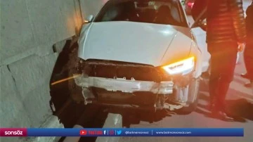 Bariyerlere &ccedil;arpan otomobildeki 3 kişi yaralandı