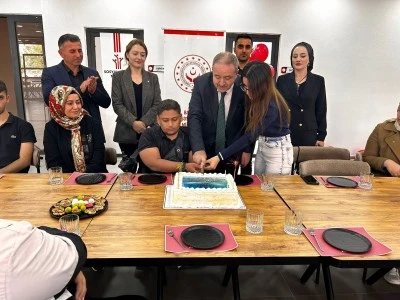 Başarılı &ouml;ğrencilere hediye s&uuml;rprizi