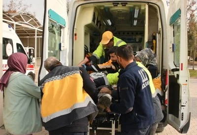Başına kereste d&uuml;şen iş&ccedil;i ağır yaralandı
