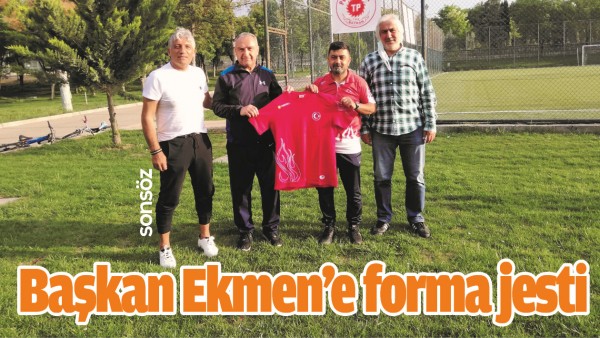 BAŞKAN EKMEN&rsquo;E FORMA JESTİ