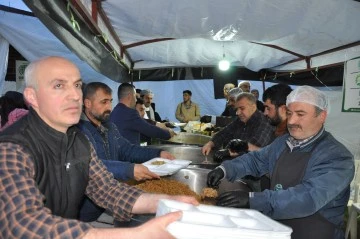 Batman'da Umut Kervanı Vakfı 22 bin kişiye iftar yemeği verdi