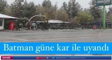 Batman g&uuml;ne karla uyandı