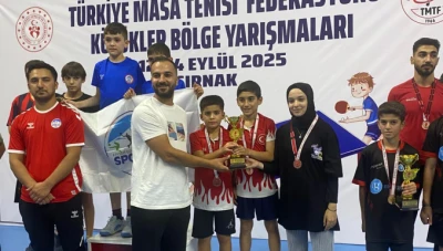 Batman&rsquo;ın gururu minik tenis&ccedil;iler