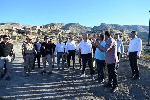 Batman Valisi, Hasankeyf&rsquo;te &ccedil;alışmaları inceledi