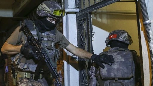 Batman ve Ankara&rsquo;da baskın: 8 g&ouml;zaltı!