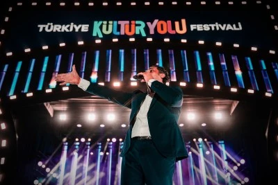 Bayhan, Diyarbakır K&uuml;lt&uuml;r Yolu Festivali'nde konser verdi