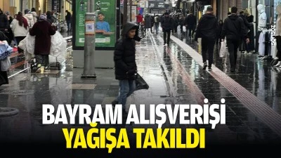 Bayram alışverişi yağışa takıldı