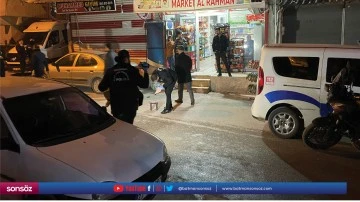 Bek&ccedil;iler, silahla ateş eden 2 ş&uuml;pheliyi yakaladı