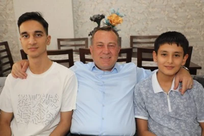Belediye Başkanı Doğan, YKS T&uuml;rkiye birincisin &Ouml;zyurtseven'i ziyaret etti