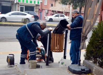 Belediye bin adet &ccedil;&ouml;p kovasının montajını bitirdi
