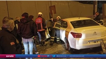 Beton bariyerlere &ccedil;arpan otomobilin s&uuml;r&uuml;c&uuml;s&uuml; yaralandı