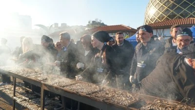 Bina yıkımı sırasında bitişikteki apartman zarar g&ouml;rd&uuml;