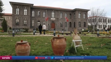 Binlerce ziyaret&ccedil;iyi tarihte yolculuğa &ccedil;ıkarıyor