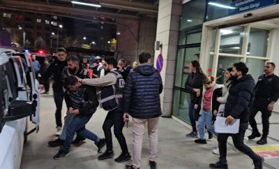 Bir kadının evinde bı&ccedil;aklanarak &ouml;ld&uuml;r&uuml;lmesine ilişkin komşu &ccedil;ift tutuklandı