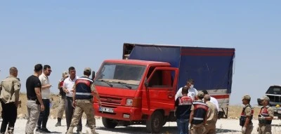 Bir kişi kamyonette &ouml;l&uuml; bulundu