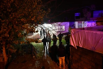Bir kişi silahla eşi ile bacanağını &ouml;ld&uuml;rd&uuml;