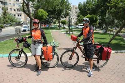 Bisikletle 65 şehri gezen &ccedil;ift, 81 ili tamamlamak istiyor