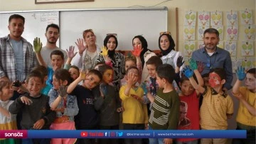 Bitlis'te usta &ouml;ğreticiler &ouml;ğrencileri eğlendirdi