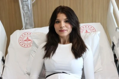 B&ouml;brek hastası gen&ccedil; kıza kendi organı nakledildi