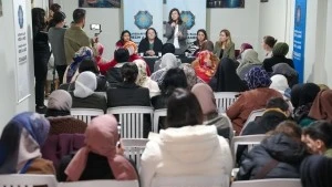 Bucak, Bağlar&rsquo;da kadınlarla bir araya geldi