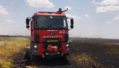 Buğday ve arpa ekili alanda &ccedil;ıkan yangın s&ouml;nd&uuml;r&uuml;ld&uuml;