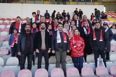 B&uuml;y&uuml;kler destek i&ccedil;in Petrolspor ma&ccedil;ındaydı