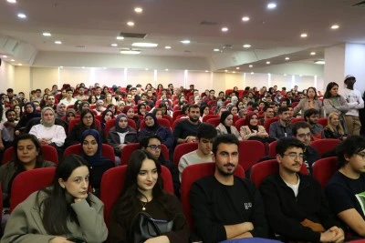 B&uuml;y&uuml;kşehir Belediye Başkanı Şahin, GİBT&Uuml;'de &ouml;ğrencilerle buluştu