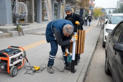 B&uuml;y&uuml;kşehir Belediyesi bin adet &ccedil;&ouml;p kovasının montajını bitirdi
