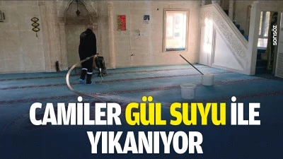 Camiler g&uuml;l suyu ile yıkanıyor