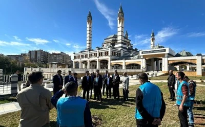 Camilerde &ccedil;alışma y&uuml;r&uuml;ten h&uuml;k&uuml;ml&uuml;lere teşekk&uuml;r belgesi