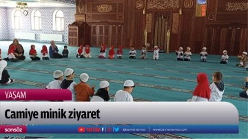 Camiye minik ziyaret