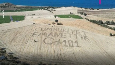 &Ccedil;anakkale'de k&ouml;yl&uuml;ler tarlaya "Cumhuriyet emanettir" yazdı