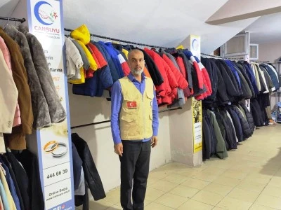 Cansuyu, yetim &ccedil;ocukları giydirdi