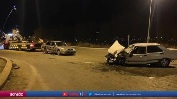 &Ccedil;arpışan iki otomobildeki 5 kişi yaralandı