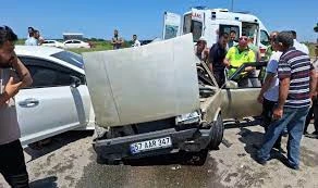 &Ccedil;arpışan iki otomobildeki 9 kişi yaralandı