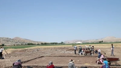&Ccedil;ay&ouml;n&uuml; Tepesi'nde 50 yıl sonra batı b&ouml;l&uuml;m&uuml;nde kazı &ccedil;alışmasına başlandı