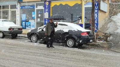 &Ccedil;elikhan'a mevsimin ilk karı yağdı