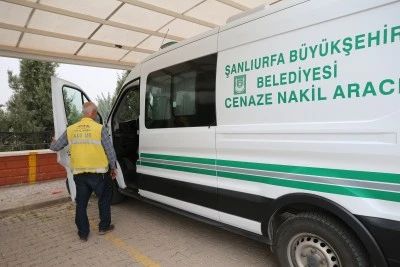 Cenaze aracı s&uuml;r&uuml;c&uuml;leri, g&ouml;revlerini hassasiyetle yapıyor