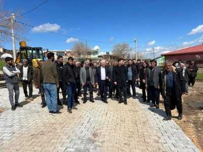 &Ccedil;ermik Belediyesi'nin kilitli parke taş d&ouml;şeme &ccedil;alışmaları s&uuml;r&uuml;yor