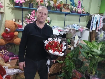 &Ccedil;i&ccedil;eklere hayat veren usta