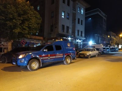 &Ccedil;ıkan silahlı kavgada 2 kişi yaralandı