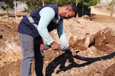 &Ccedil;ınar&rsquo;da 5 bin metre yeni i&ccedil;me suyu hattı d&ouml;şendi