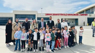 Cizre'de &ouml;ğrenciler Şırnak Şerafettin El&ccedil;i Havalimanını gezdi