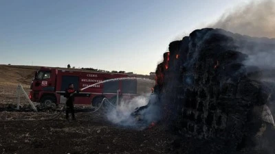 Cizre'de saman balyalarında &ccedil;ıkan yangın s&ouml;nd&uuml;r&uuml;ld&uuml;