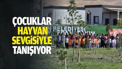 &Ccedil;ocuklar, hayvana sevgisiyle tanışıyor