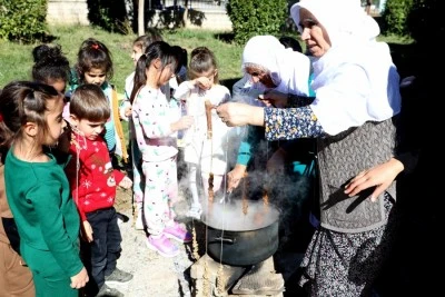 &Ccedil;ocuklar i&ccedil;in bağbozumu ve bulama&ccedil; etkinliği d&uuml;zenlendi